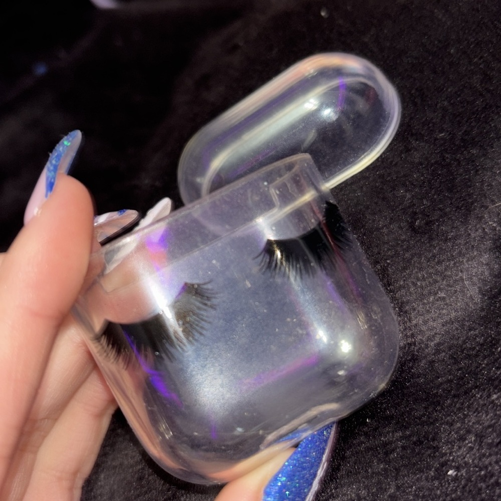 airpod case - Picture 2 of 2